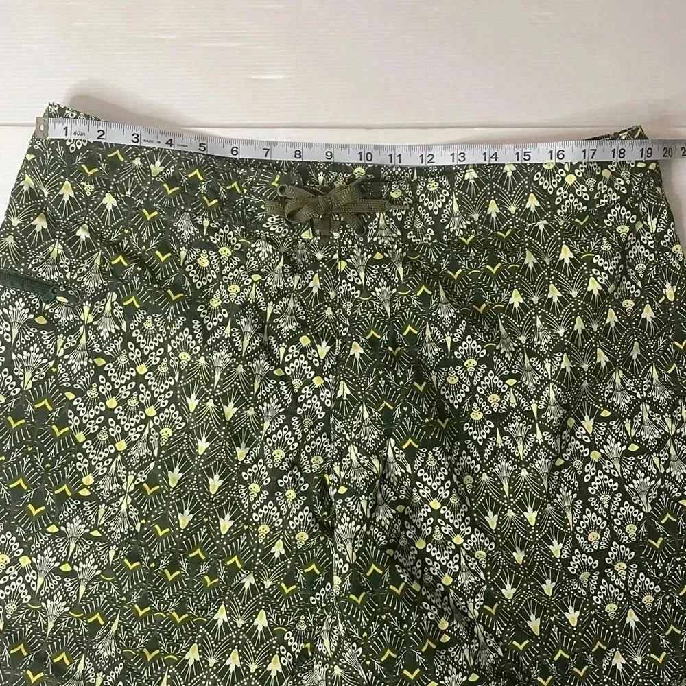 Patagonia Wavefarer Board Shorts Size 38 Dark Green Yellow